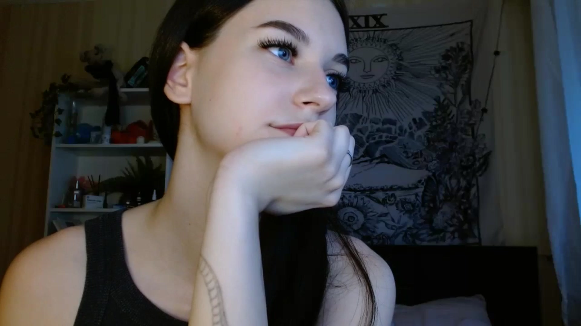 Gallery image thumbnail from ElsieF_'s myfreecams stream on, 06/14/2024, 16:37 image 2 of 20