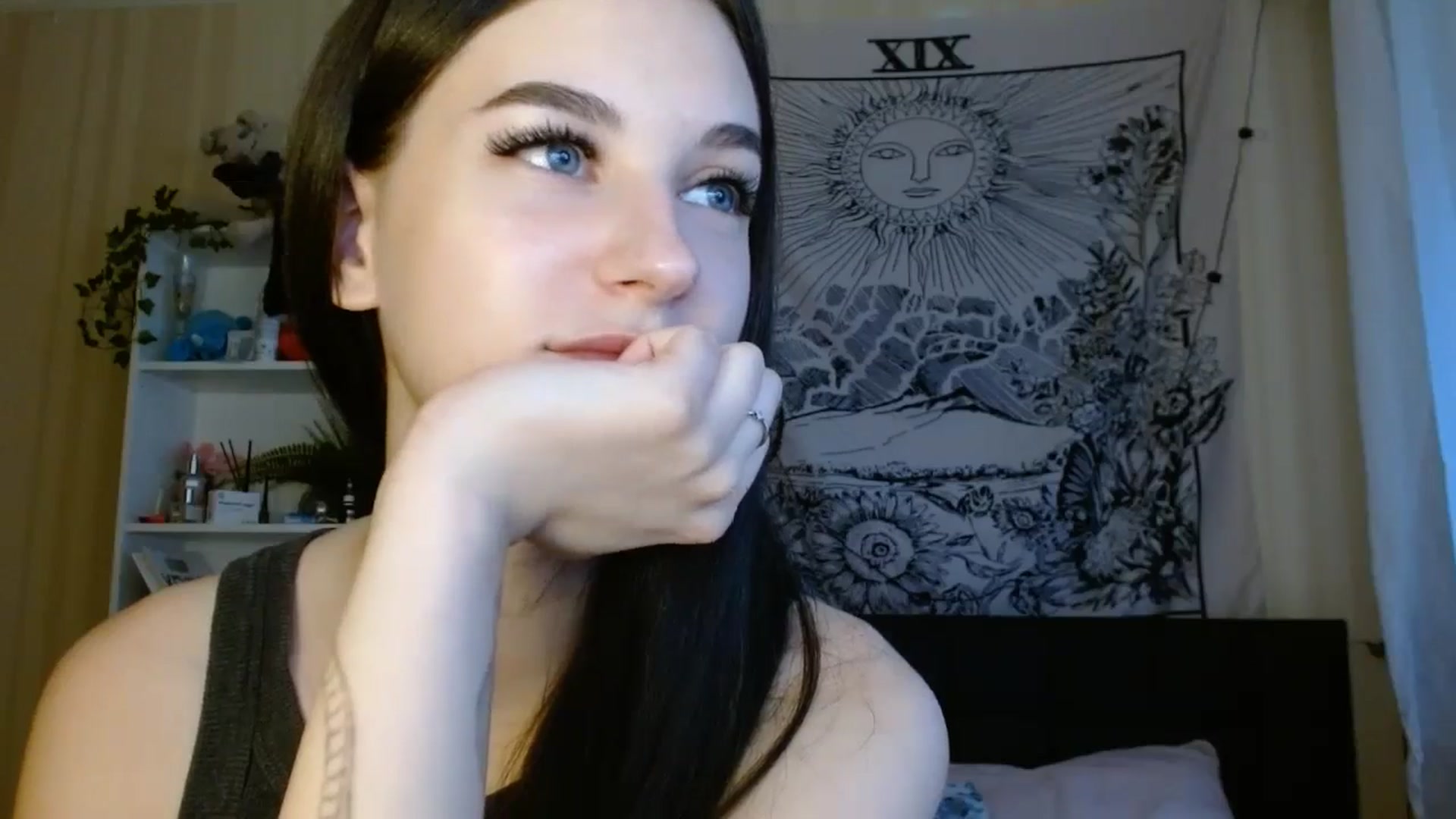 Gallery image thumbnail from ElsieF_'s myfreecams stream on, 06/14/2024, 16:37 image 7 of 20