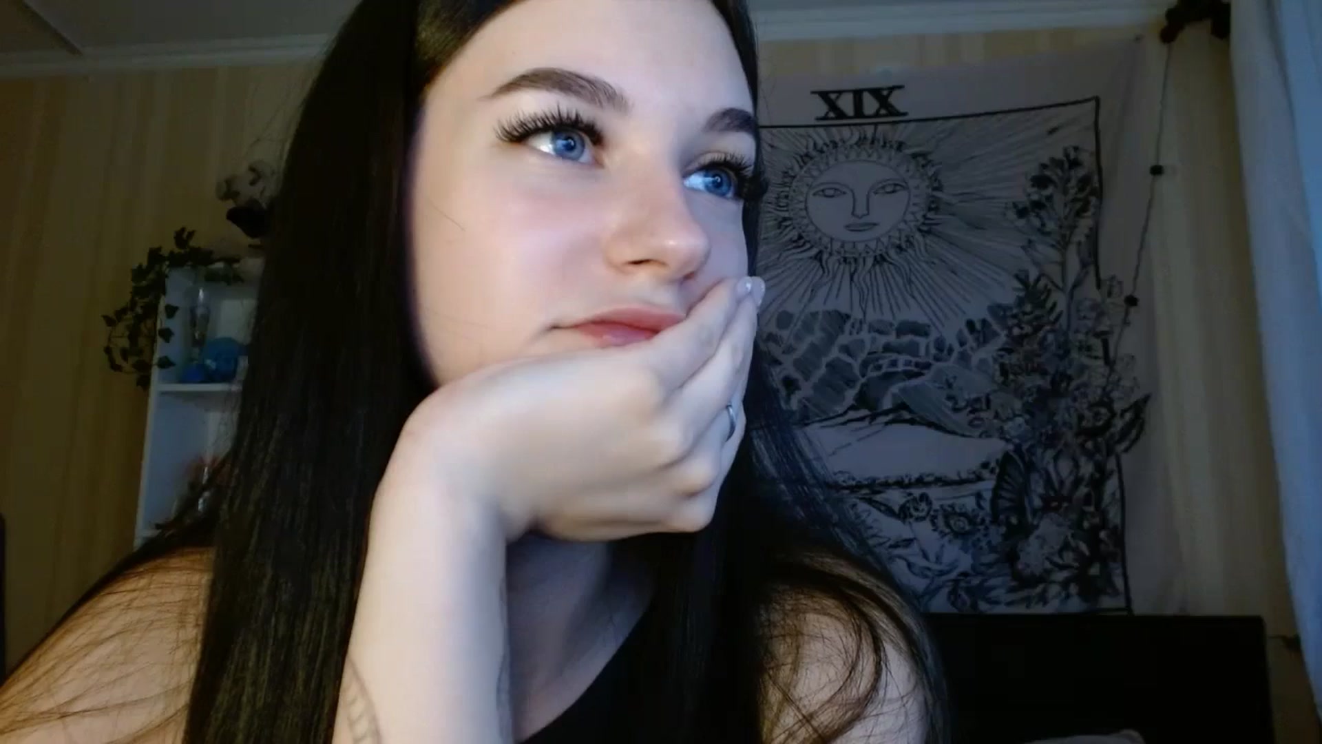 Gallery image thumbnail from ElsieF_'s myfreecams stream on, 06/14/2024, 16:37 image 19 of 20