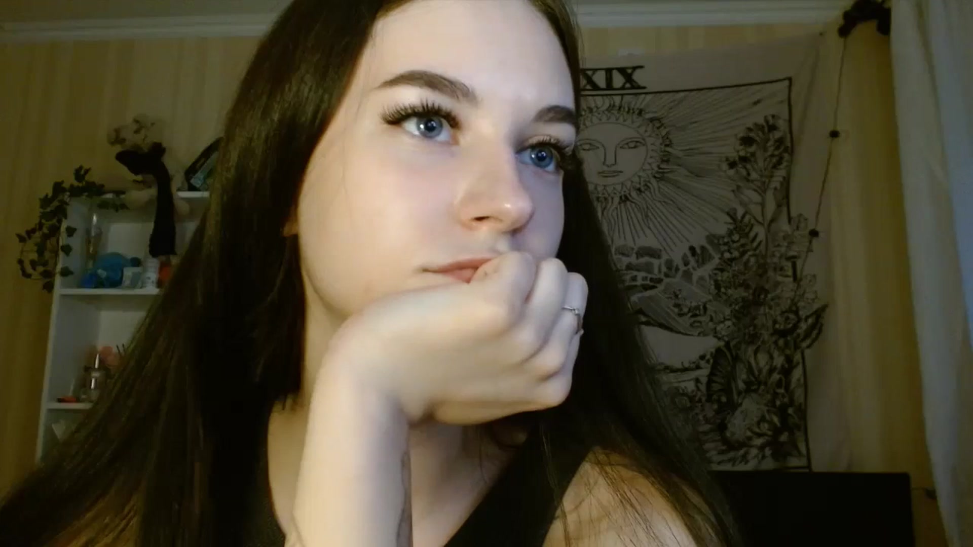 Gallery image thumbnail from ElsieF_'s myfreecams stream on, 06/14/2024, 17:21 image 19 of 20