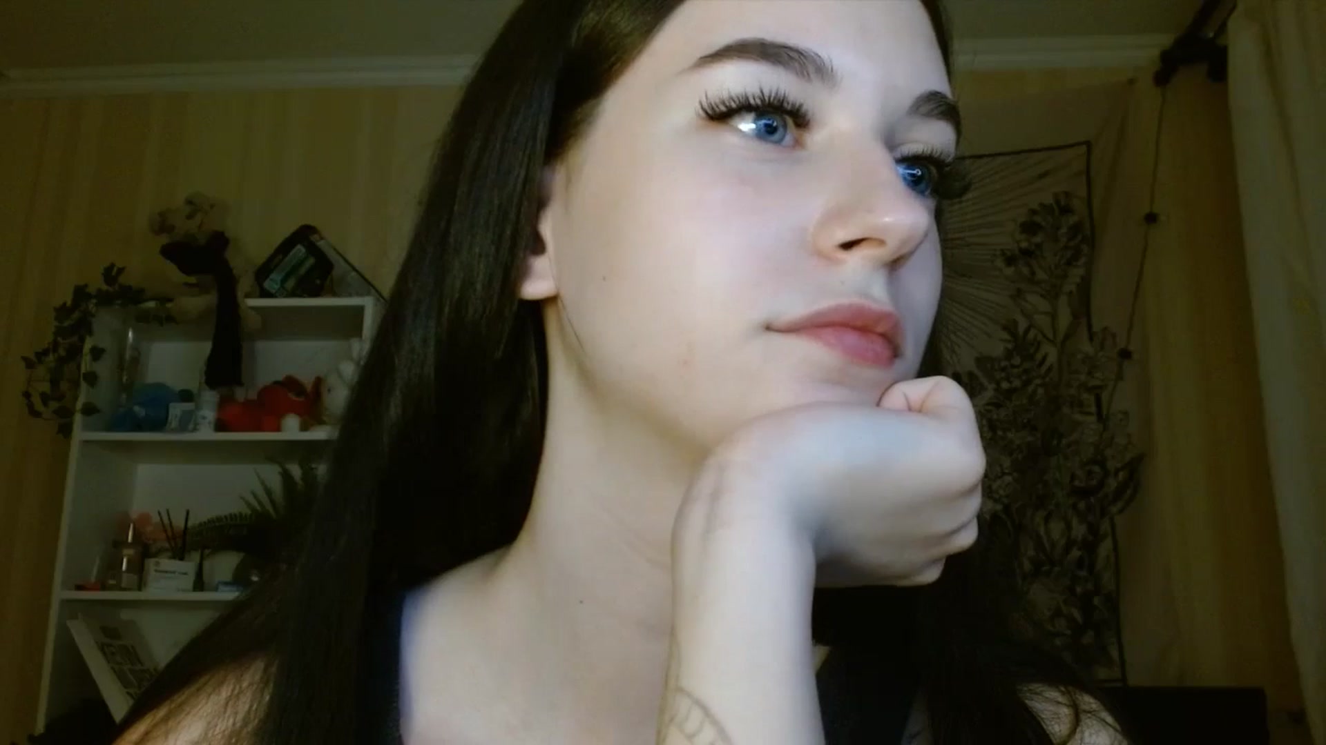 Gallery image thumbnail from ElsieF_'s myfreecams stream on, 06/14/2024, 18:42 image 3 of 20