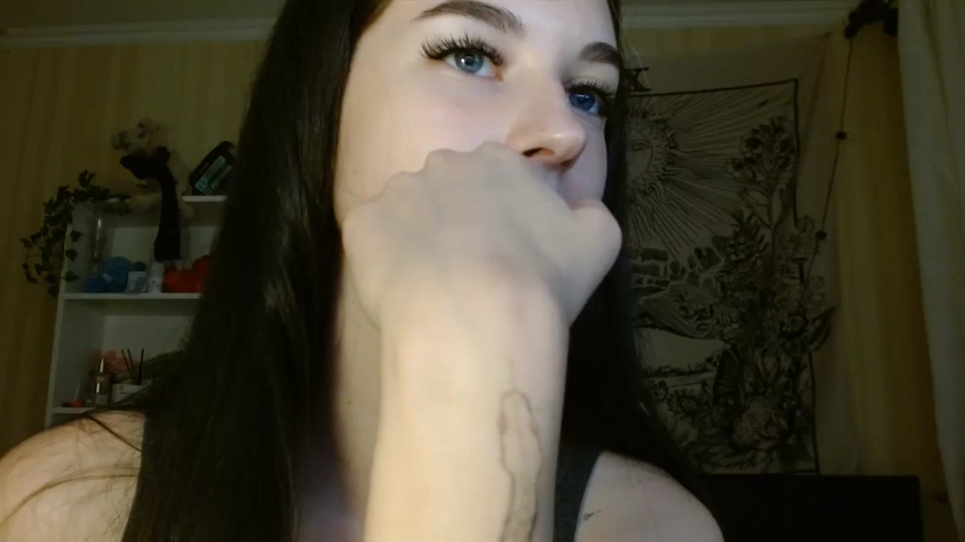 Gallery image thumbnail from ElsieF_'s myfreecams stream on, 06/14/2024, 18:42 image 12 of 20