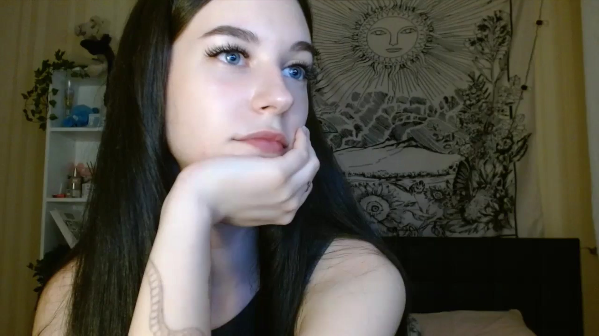 Gallery image thumbnail from ElsieF_'s myfreecams stream on, 06/14/2024, 18:42 image 18 of 20