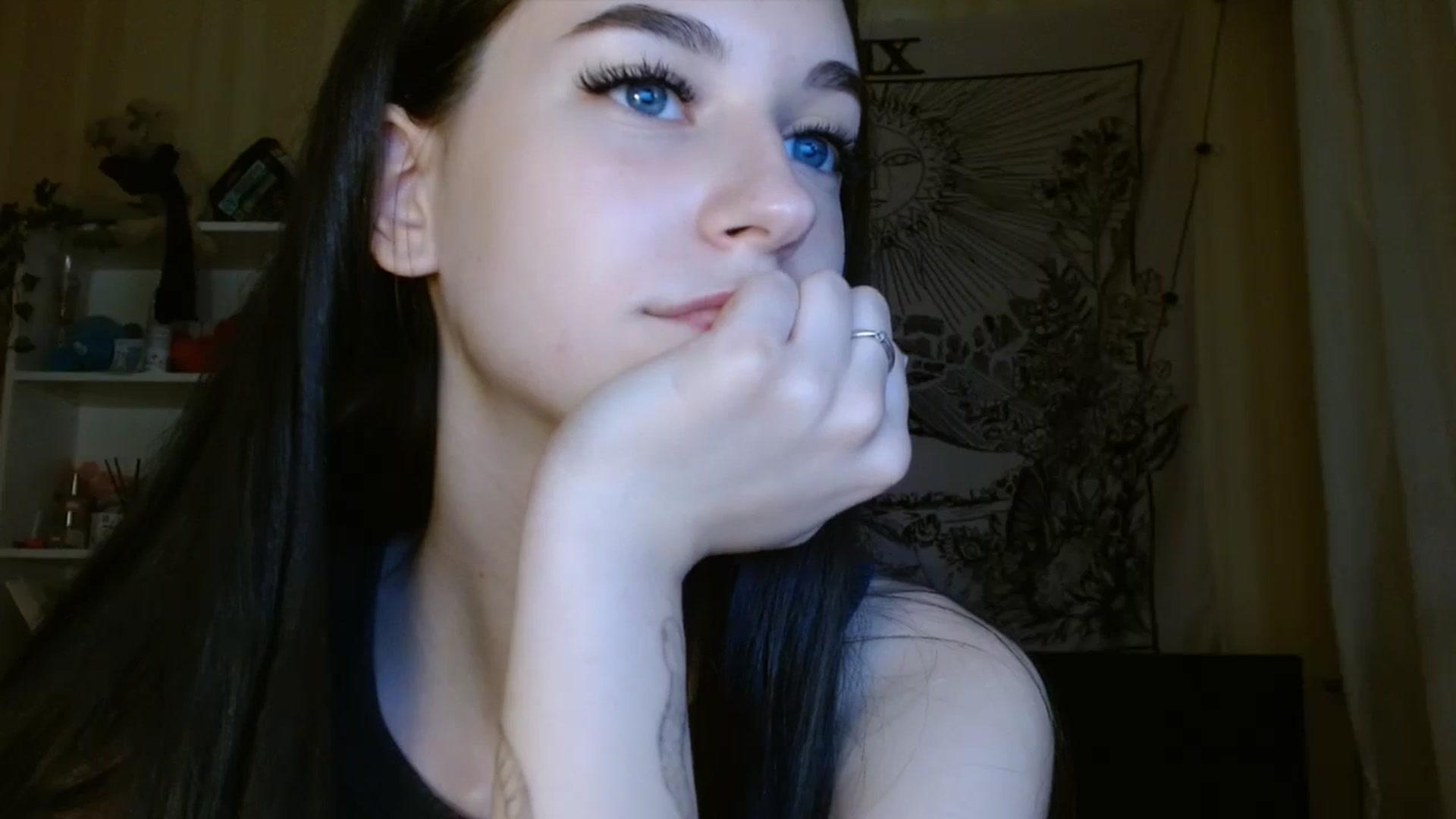 Gallery image thumbnail from ElsieF_'s myfreecams stream on, 06/14/2024, 19:15 image 6 of 20