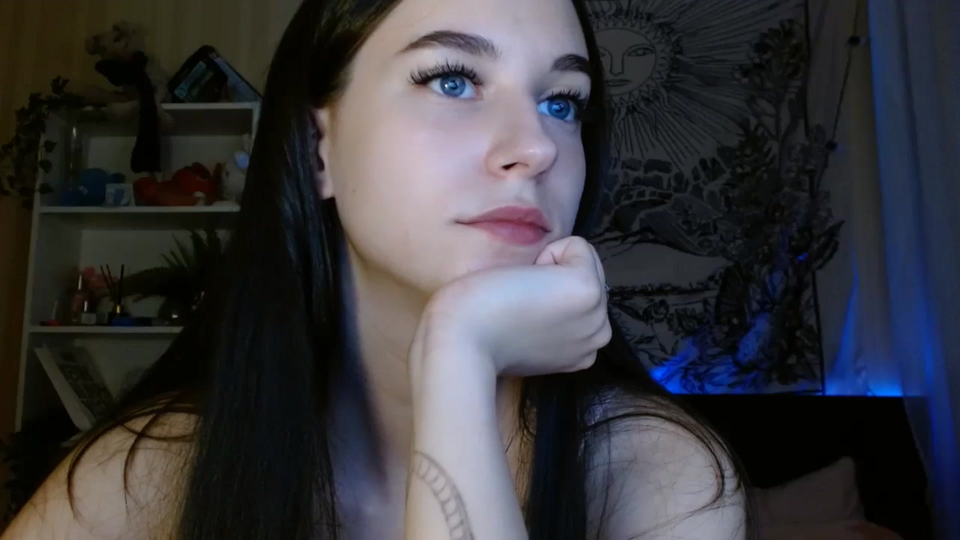 Gallery image thumbnail from ElsieF_'s myfreecams stream on, 06/15/2024, 20:05 image 9 of 20