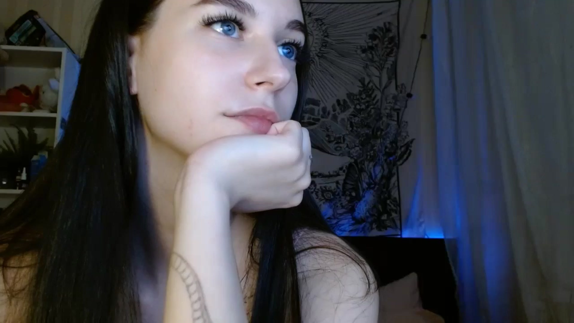 Gallery image thumbnail from ElsieF_'s myfreecams stream on, 06/15/2024, 20:05 image 15 of 20