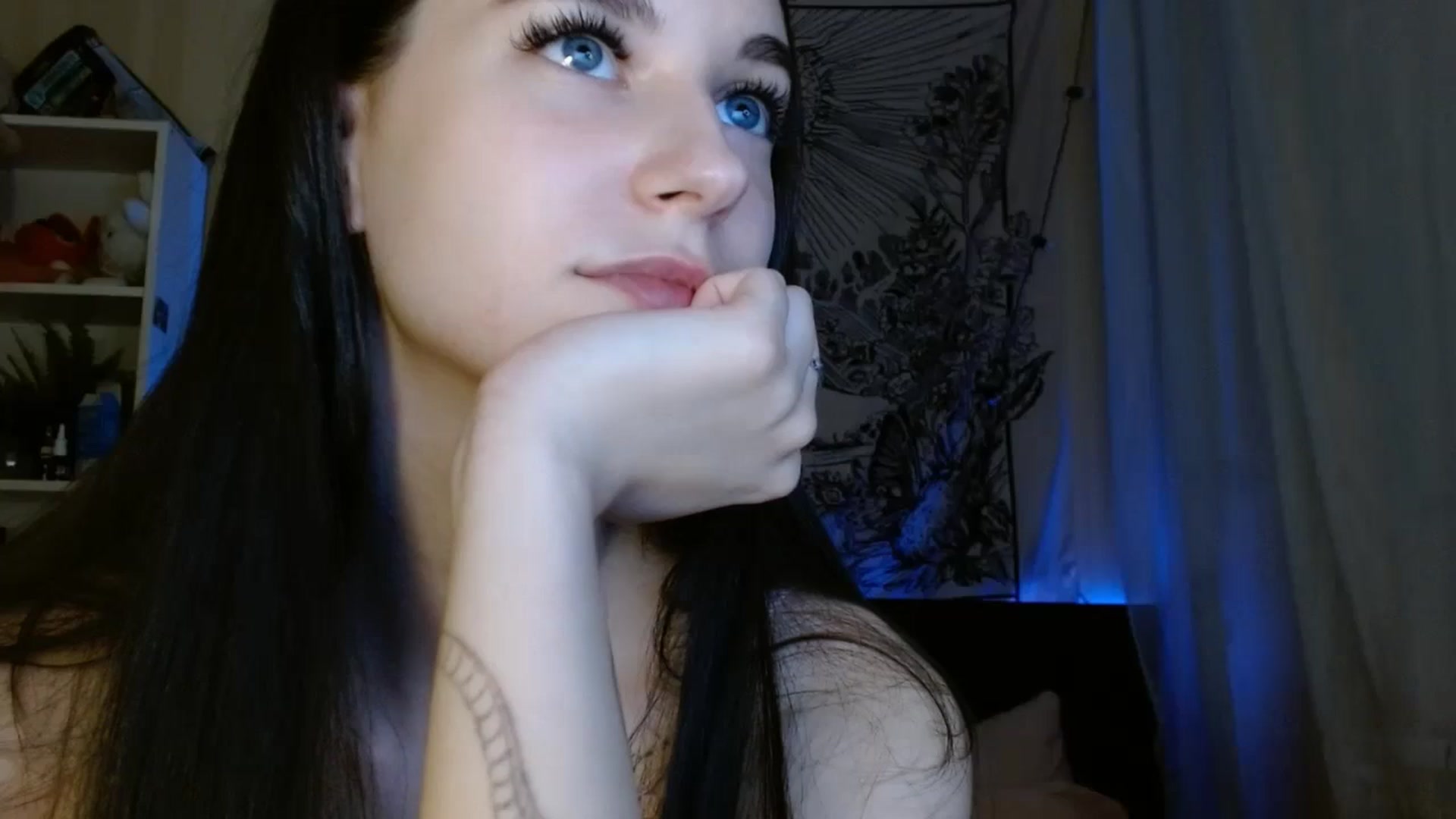 Gallery image thumbnail from ElsieF_'s myfreecams stream on, 06/15/2024, 20:05 image 17 of 20