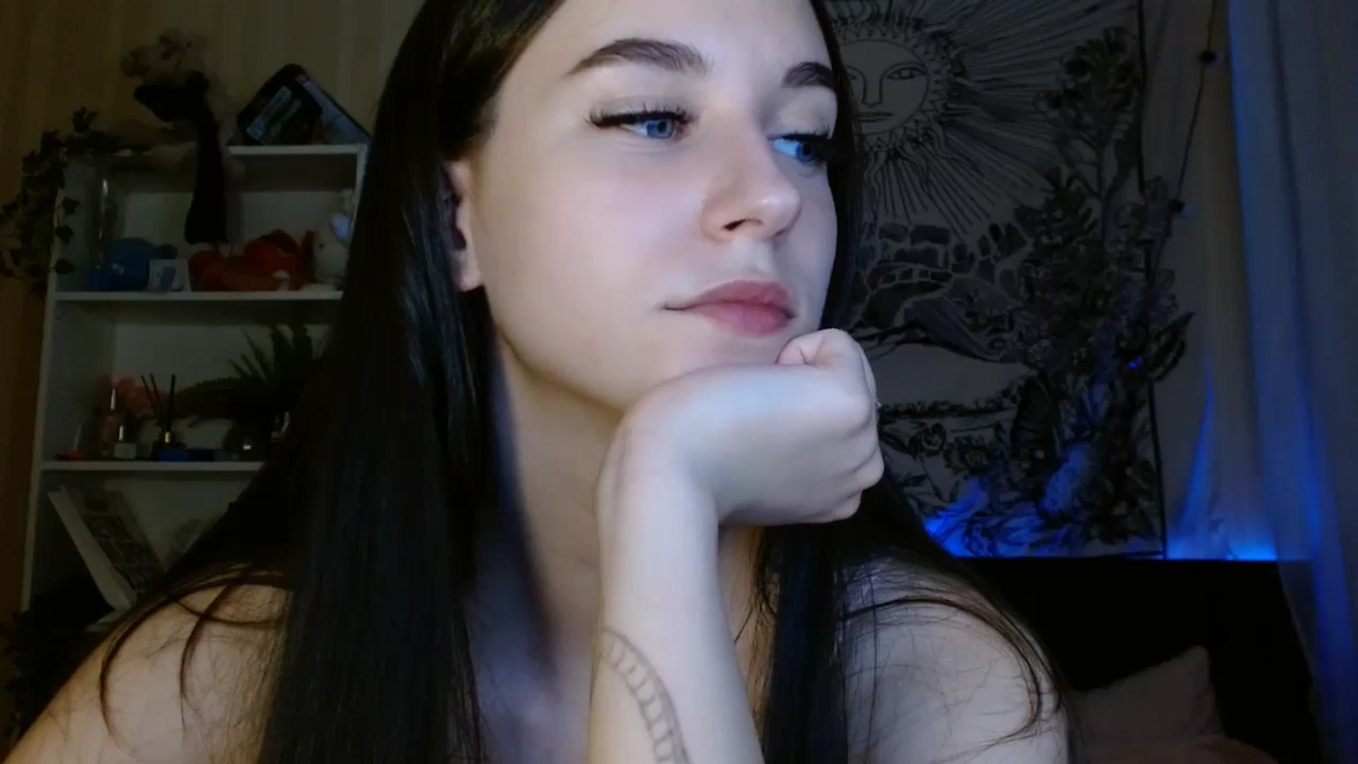 Gallery image thumbnail from ElsieF_'s myfreecams stream on, 06/15/2024, 20:05 image 10 of 20