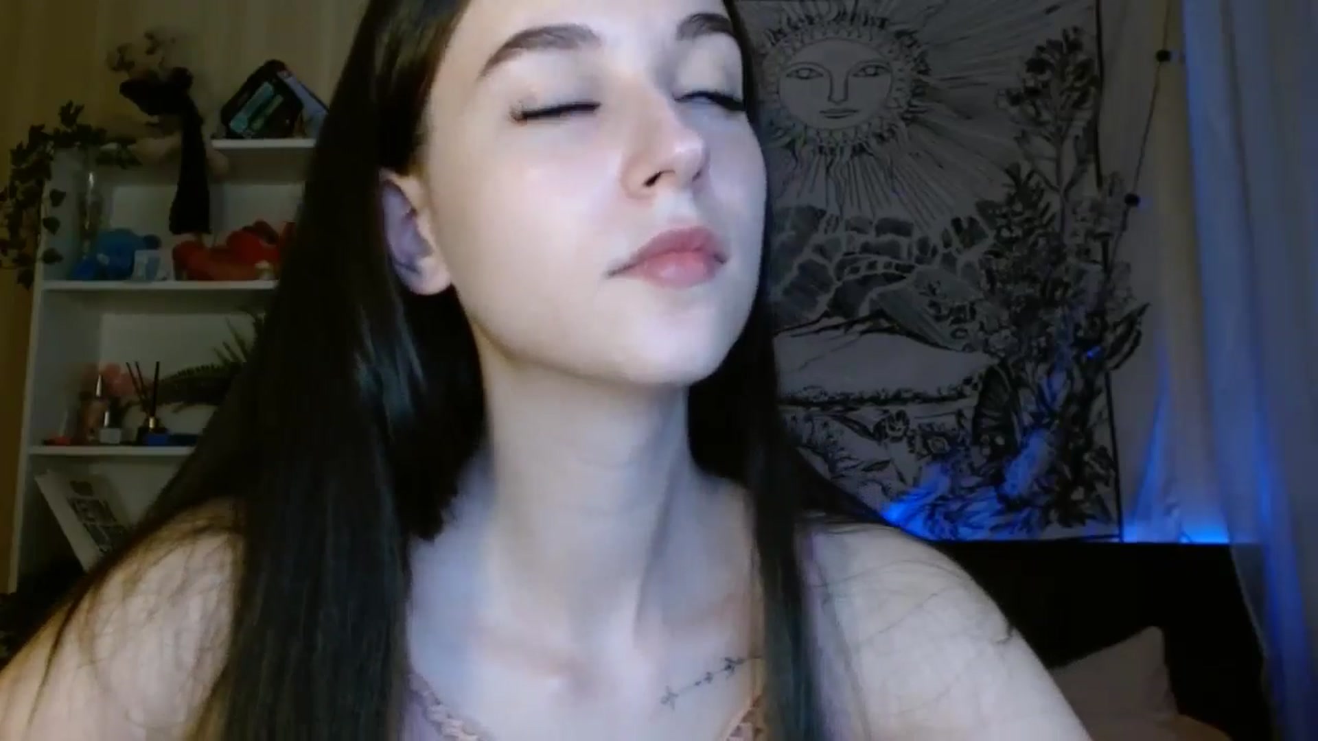 Gallery image thumbnail from ElsieF_'s myfreecams stream on, 06/15/2024, 20:05 image 3 of 20