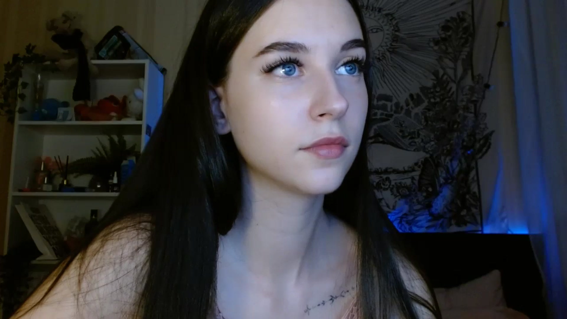 Gallery image thumbnail from ElsieF_'s myfreecams stream on, 06/15/2024, 20:05 image 2 of 20