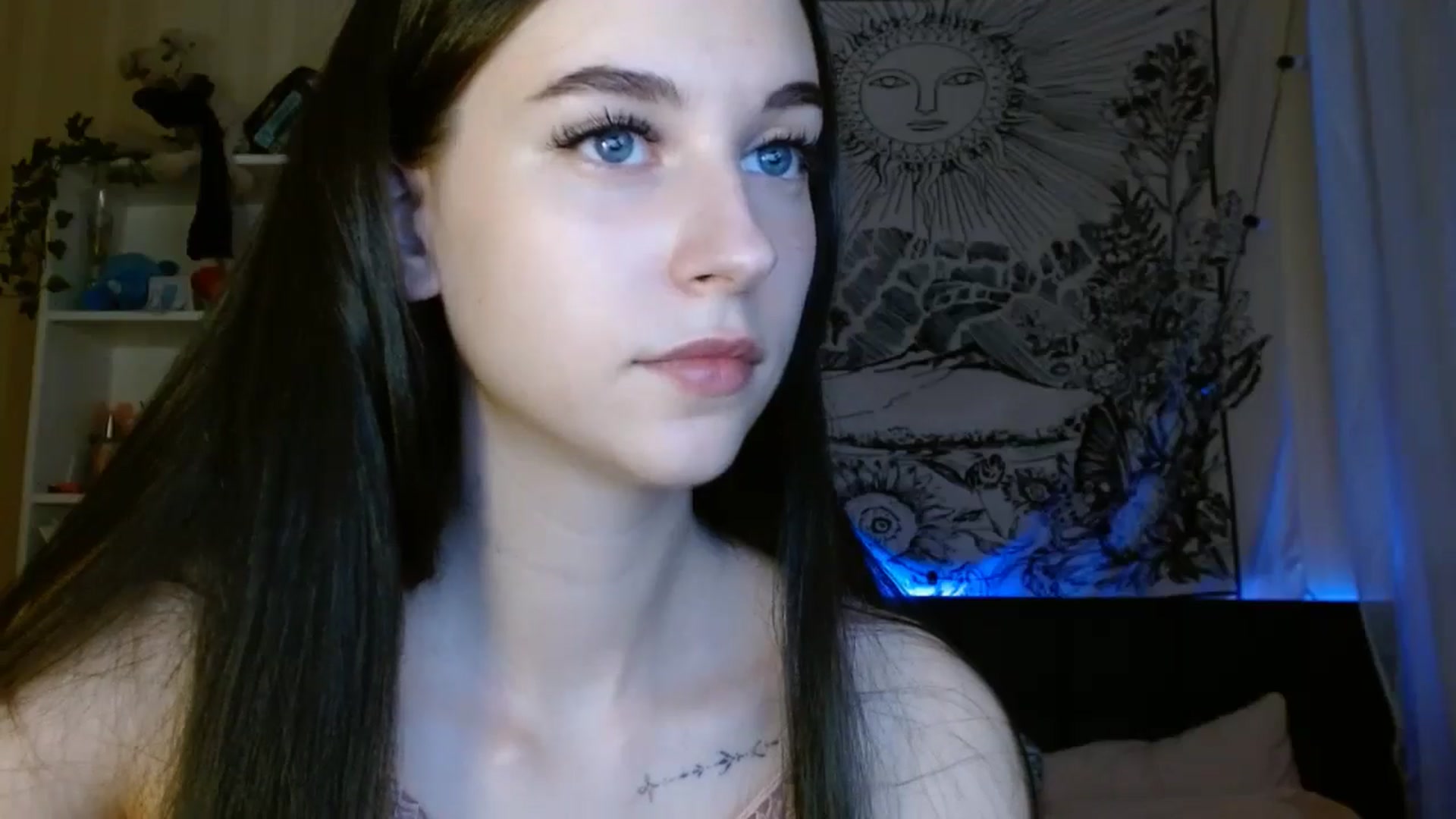 Gallery image thumbnail from ElsieF_'s myfreecams stream on, 06/15/2024, 20:05 image 4 of 20