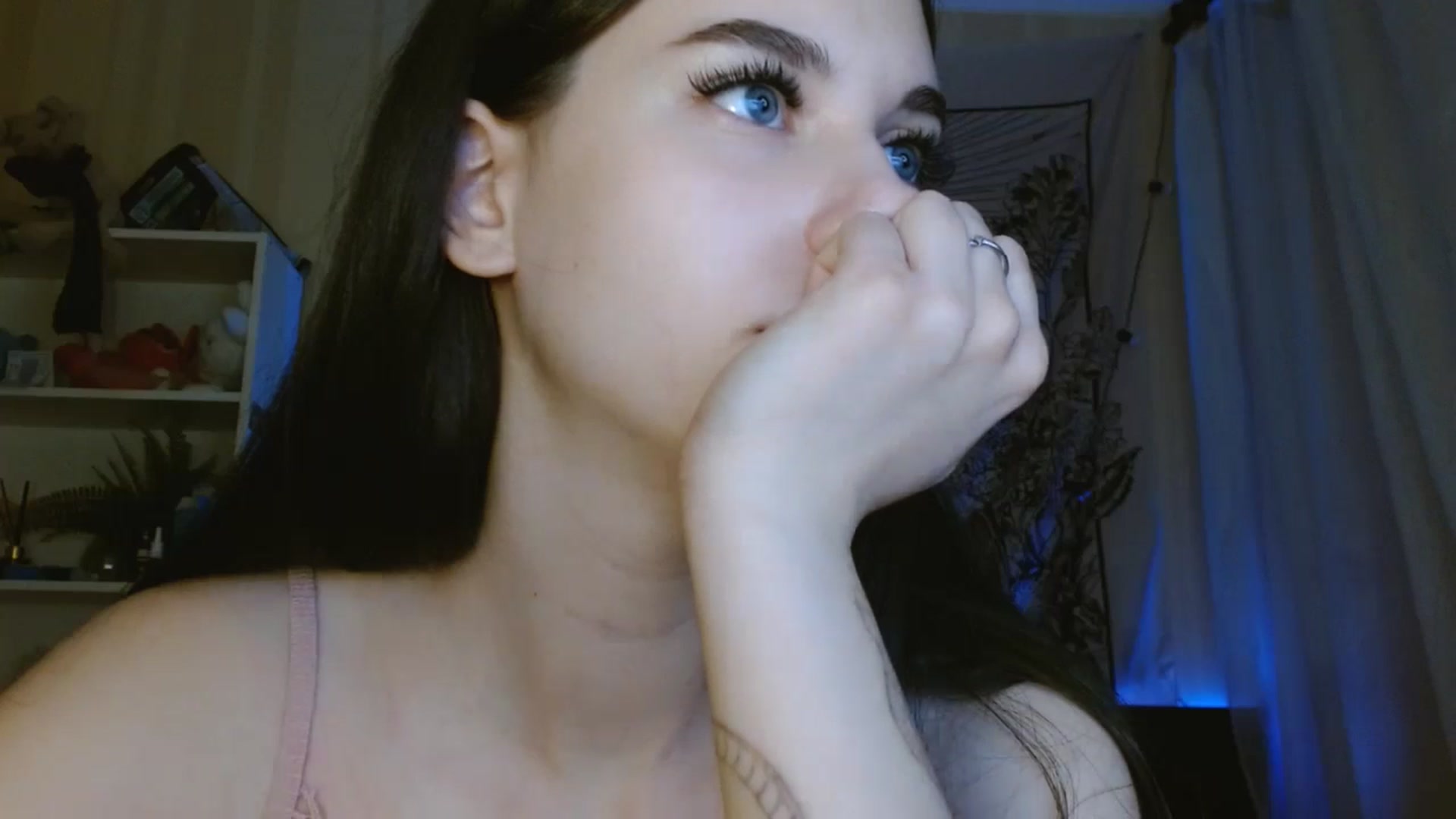 Gallery image thumbnail from ElsieF_'s myfreecams stream on, 06/15/2024, 20:49 image 17 of 20