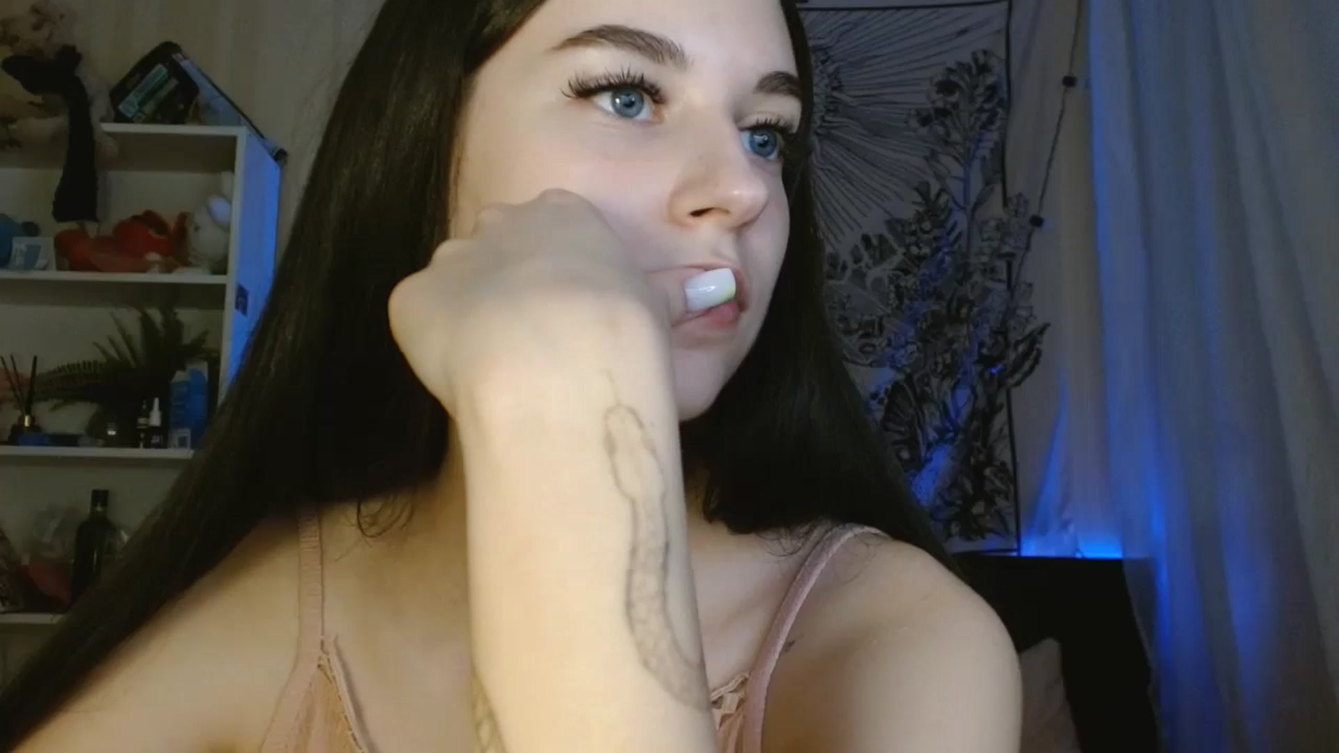 Gallery image thumbnail from ElsieF_'s myfreecams stream on, 06/15/2024, 20:49 image 1 of 20