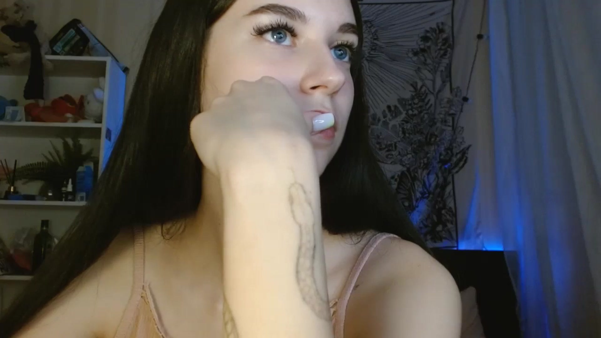 Gallery image thumbnail from ElsieF_'s myfreecams stream on, 06/15/2024, 20:49 image 2 of 20