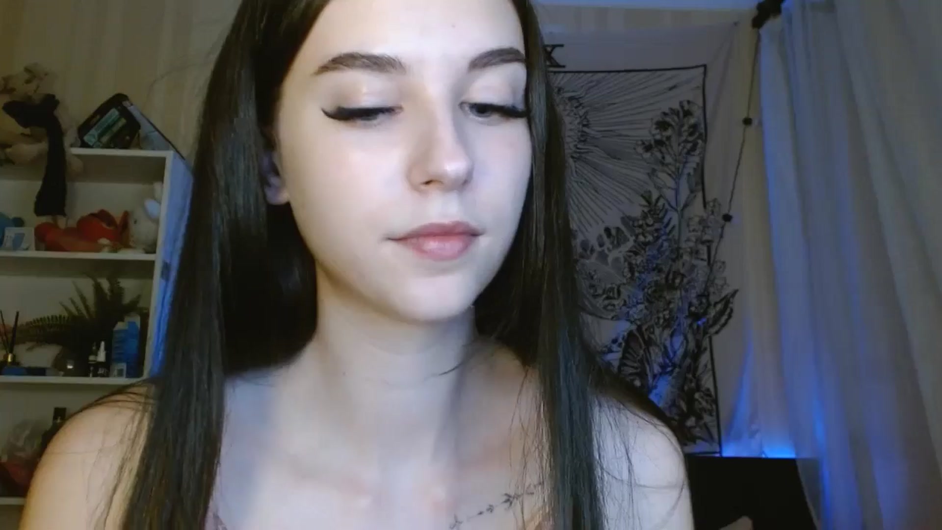 Gallery image thumbnail from ElsieF_'s myfreecams stream on, 06/15/2024, 20:49 image 7 of 20