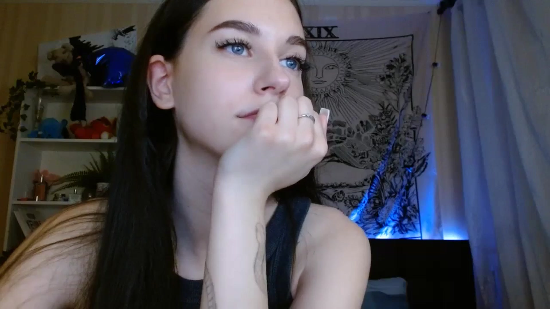 Gallery image thumbnail from ElsieF_'s myfreecams stream on, 06/21/2024, 17:58 image 12 of 20
