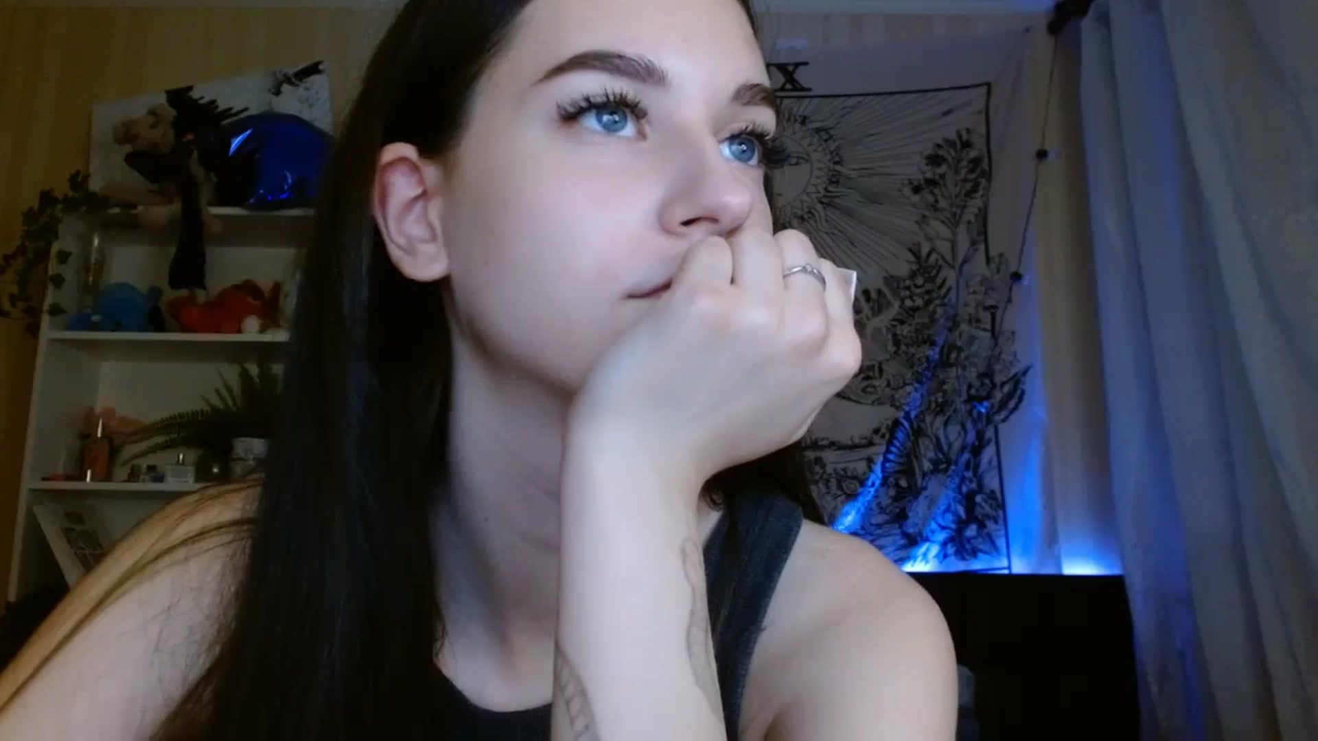 Gallery image thumbnail from ElsieF_'s myfreecams stream on, 06/21/2024, 17:58 image 13 of 20
