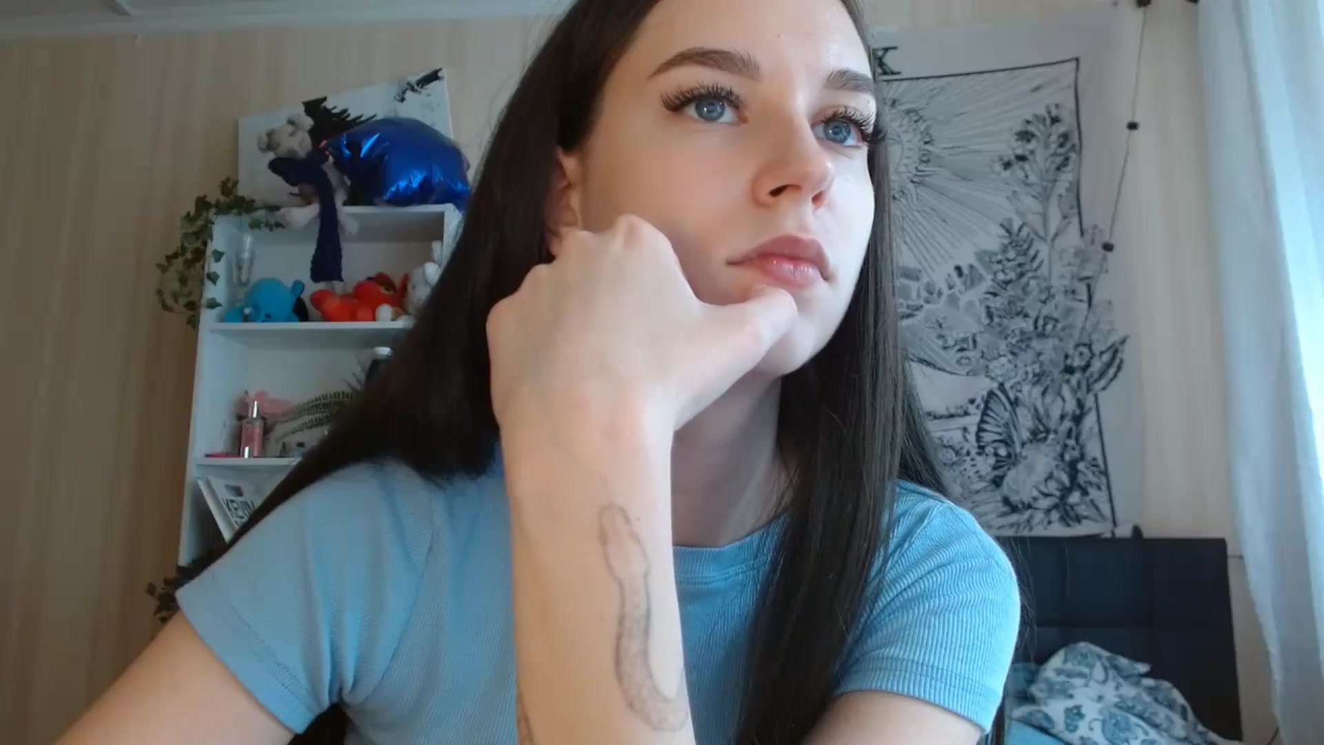Gallery image thumbnail from ElsieF_'s myfreecams stream on, 06/22/2024, 09:12 image 12 of 20