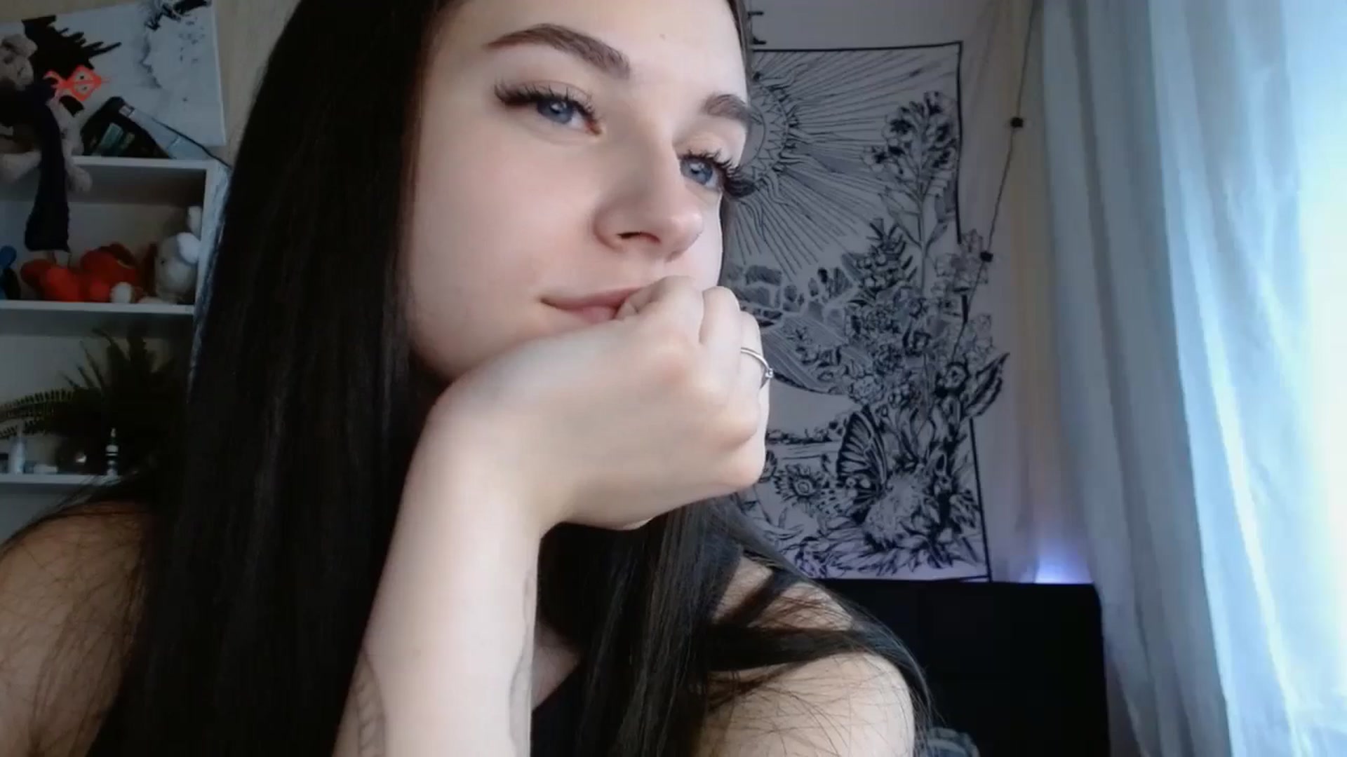Gallery image thumbnail from ElsieF_'s myfreecams stream on, 06/24/2024, 02:27 image 9 of 20