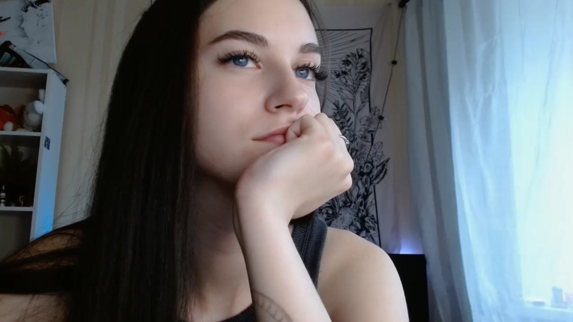 Gallery image thumbnail from ElsieF_'s myfreecams stream on, 06/24/2024, 02:27 image 3 of 20