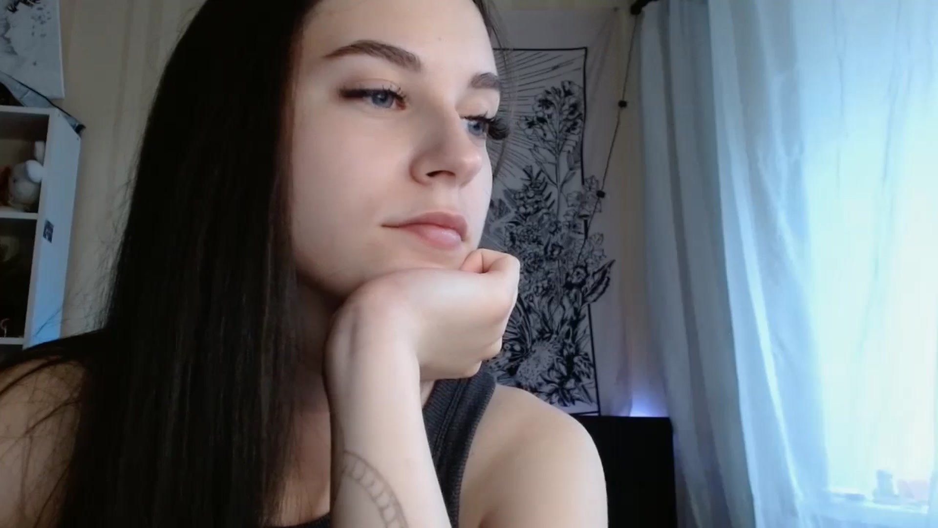 Gallery image thumbnail from ElsieF_'s myfreecams stream on, 06/24/2024, 02:27 image 4 of 20