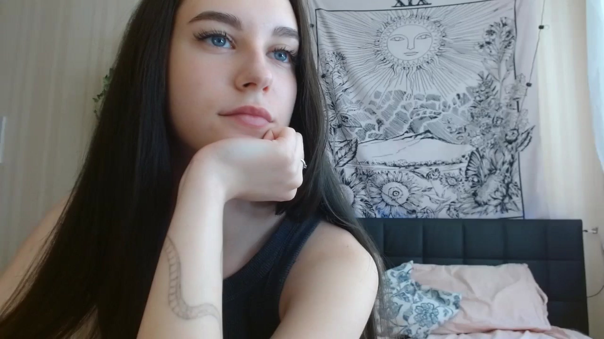 Gallery image thumbnail from ElsieF_'s myfreecams stream on, 06/30/2024, 09:05 image 14 of 20