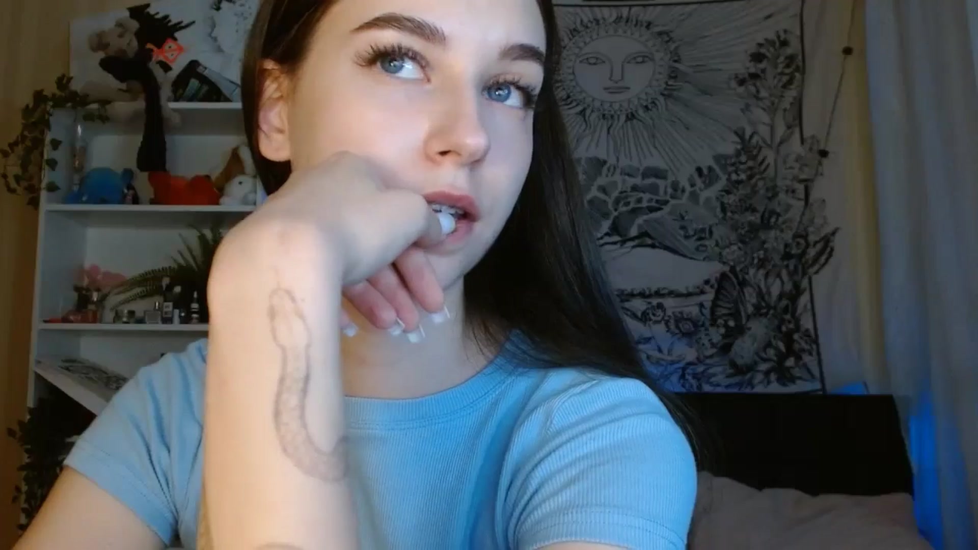 Gallery image thumbnail from ElsieF_'s myfreecams stream on, 07/02/2024, 17:18 image 8 of 20