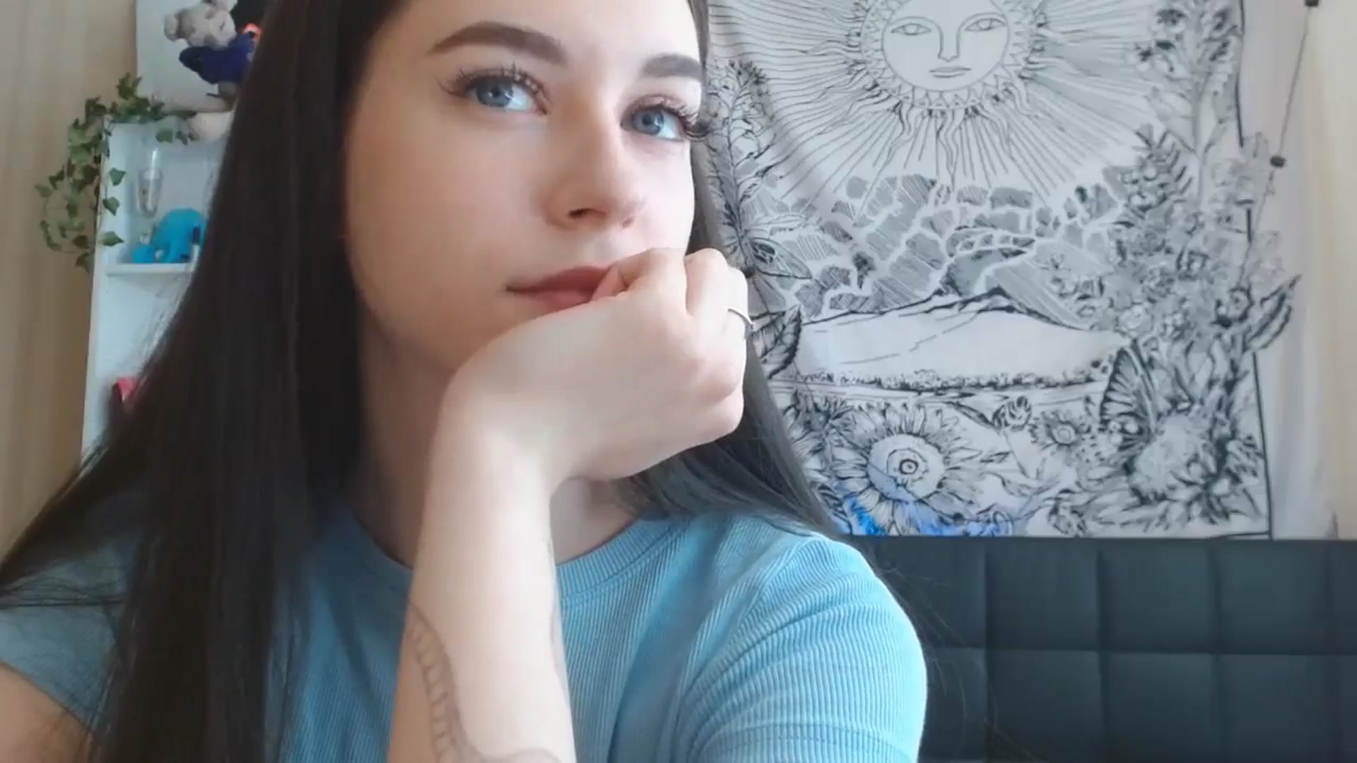 Gallery image thumbnail from ElsieF_'s myfreecams stream on, 07/05/2024, 09:09 image 5 of 20