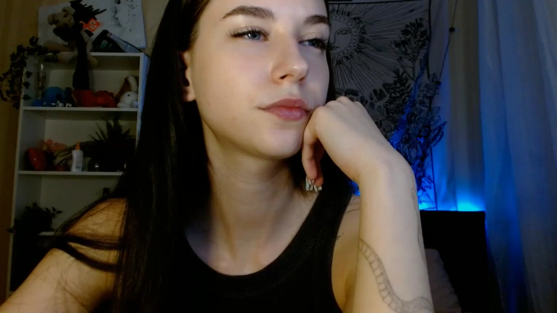 Gallery image thumbnail from ElsieF_'s myfreecams stream on, 07/07/2024, 18:22 image 12 of 20