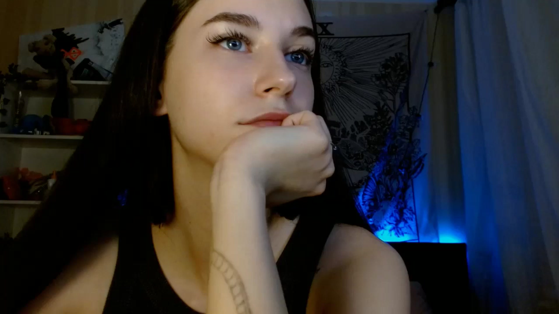 Gallery image thumbnail from ElsieF_'s myfreecams stream on, 07/07/2024, 18:22 image 17 of 20