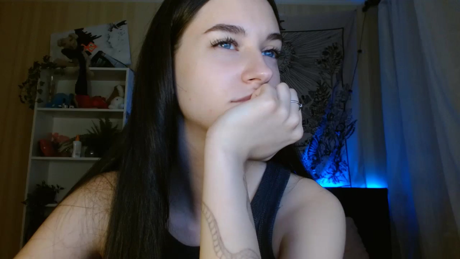 Gallery image thumbnail from ElsieF_'s myfreecams stream on, 07/07/2024, 19:16 image 6 of 20