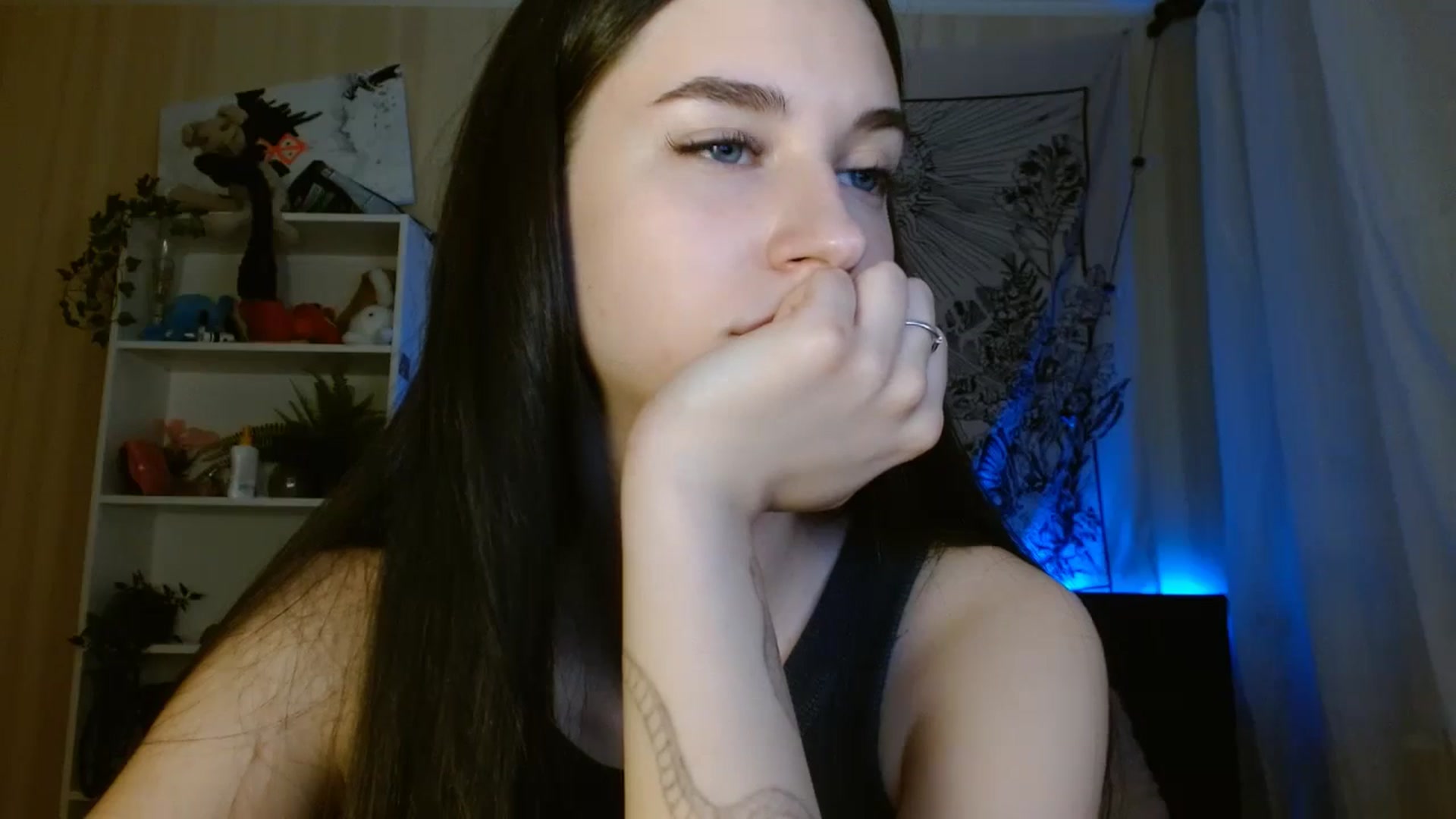 Gallery image thumbnail from ElsieF_'s myfreecams stream on, 07/07/2024, 19:16 image 8 of 20
