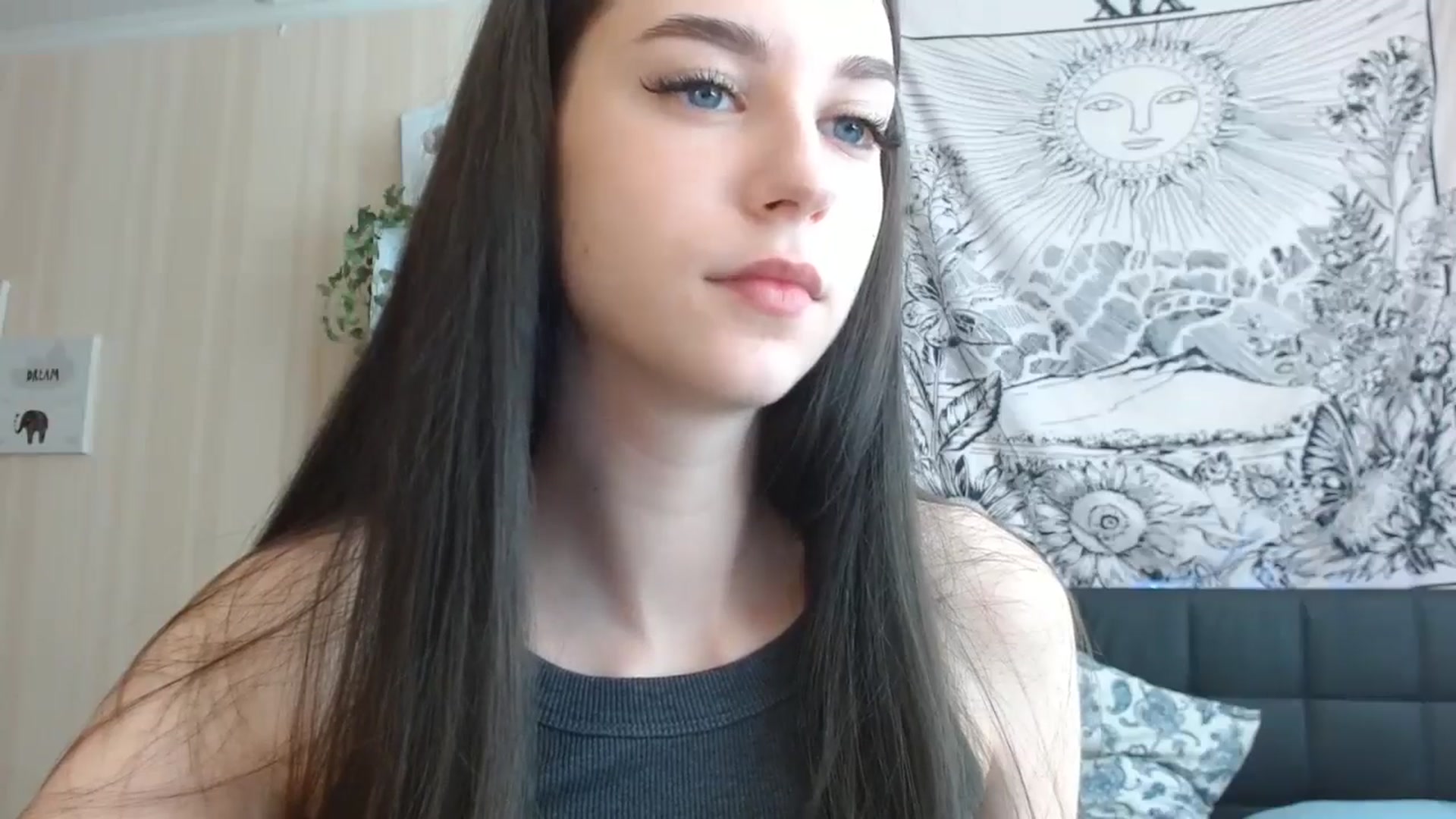 Gallery image thumbnail from ElsieF_'s myfreecams stream on, 07/12/2024, 08:14 image 11 of 20
