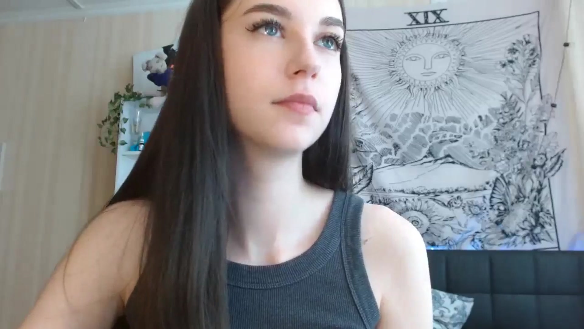 Gallery image thumbnail from ElsieF_'s myfreecams stream on, 07/12/2024, 08:14 image 4 of 20