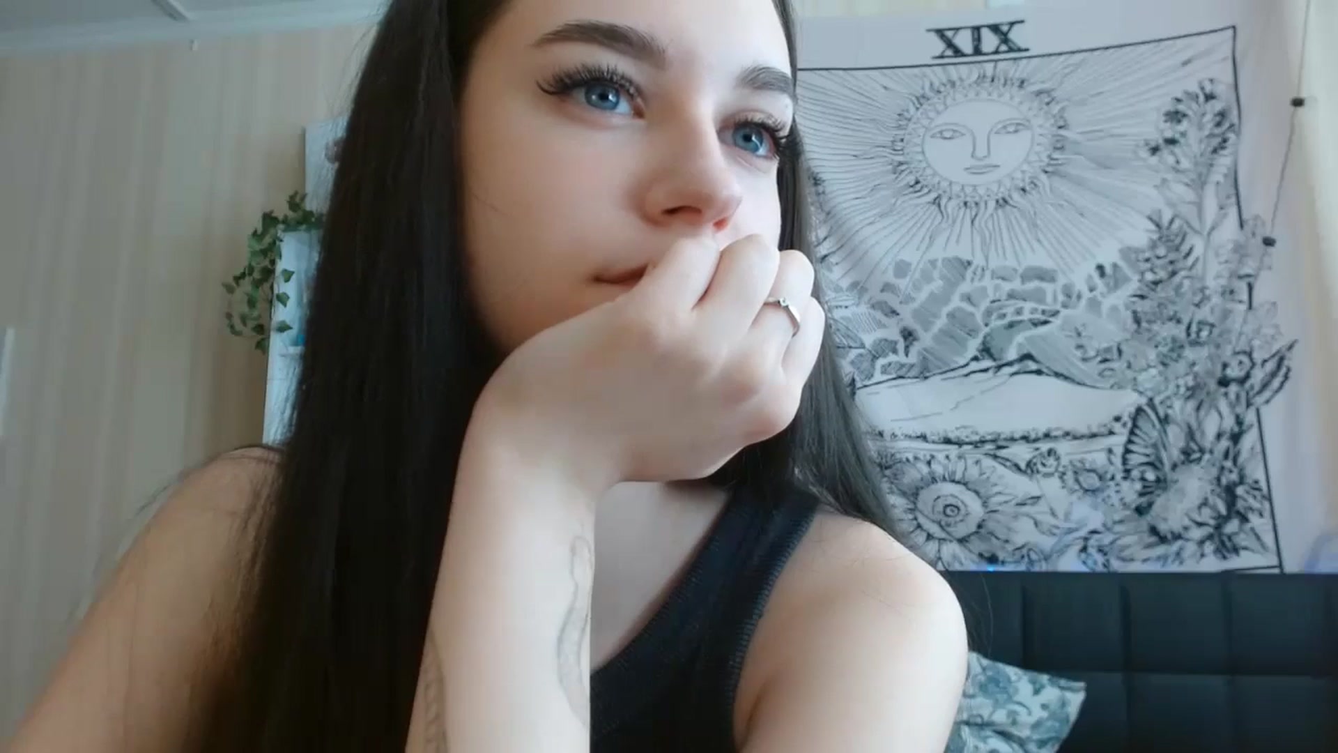 Gallery image thumbnail from ElsieF_'s myfreecams stream on, 07/12/2024, 08:14 image 8 of 20
