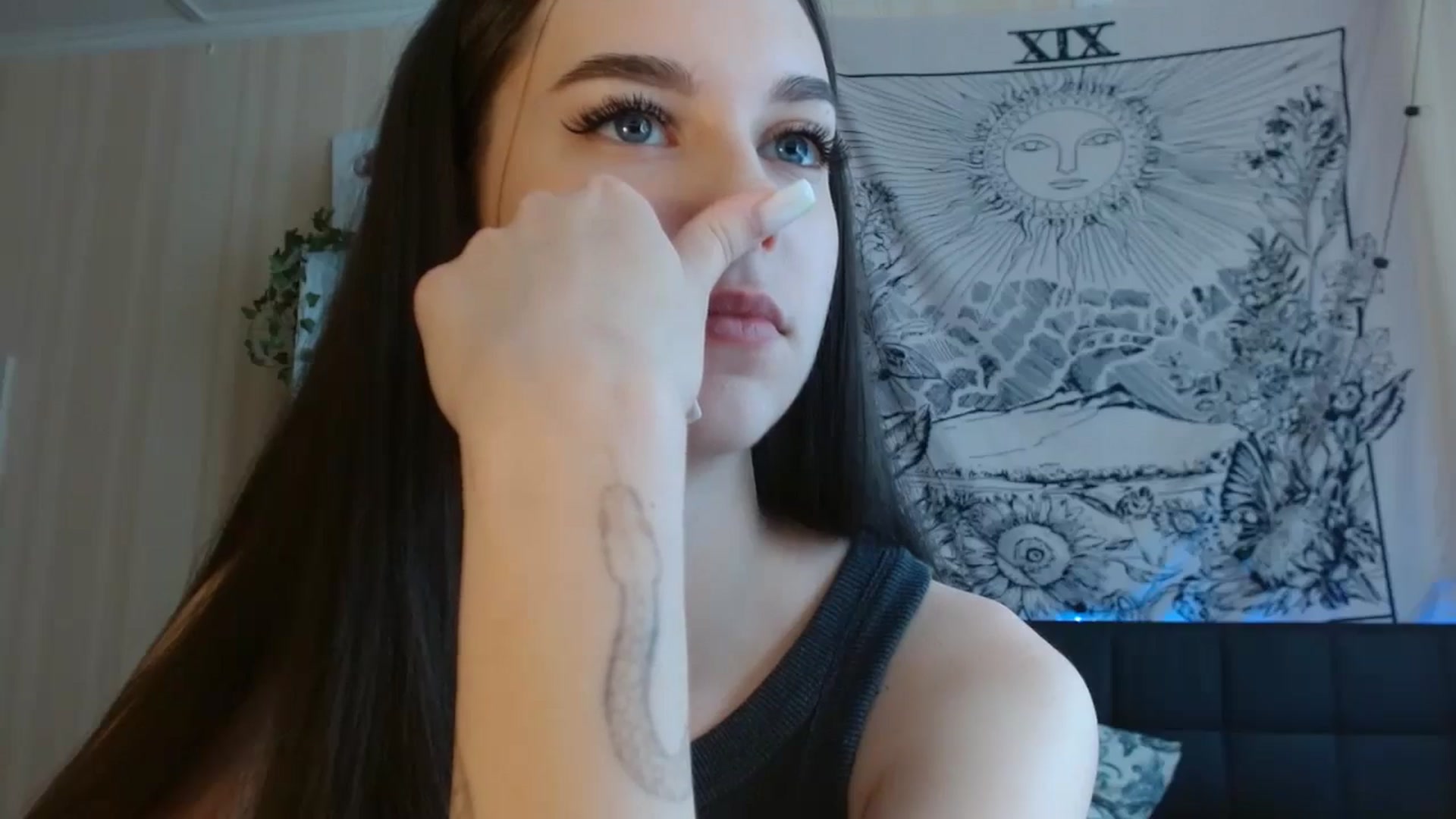 Gallery image thumbnail from ElsieF_'s myfreecams stream on, 07/12/2024, 08:14 image 5 of 20