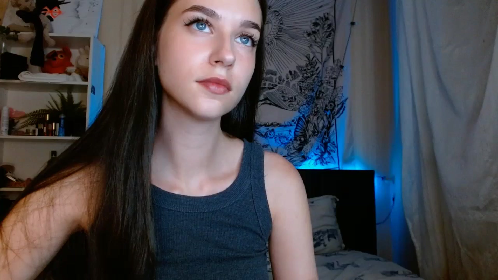 Gallery image thumbnail from ElsieF_'s myfreecams stream on, 08/02/2024, 18:08 image 18 of 20