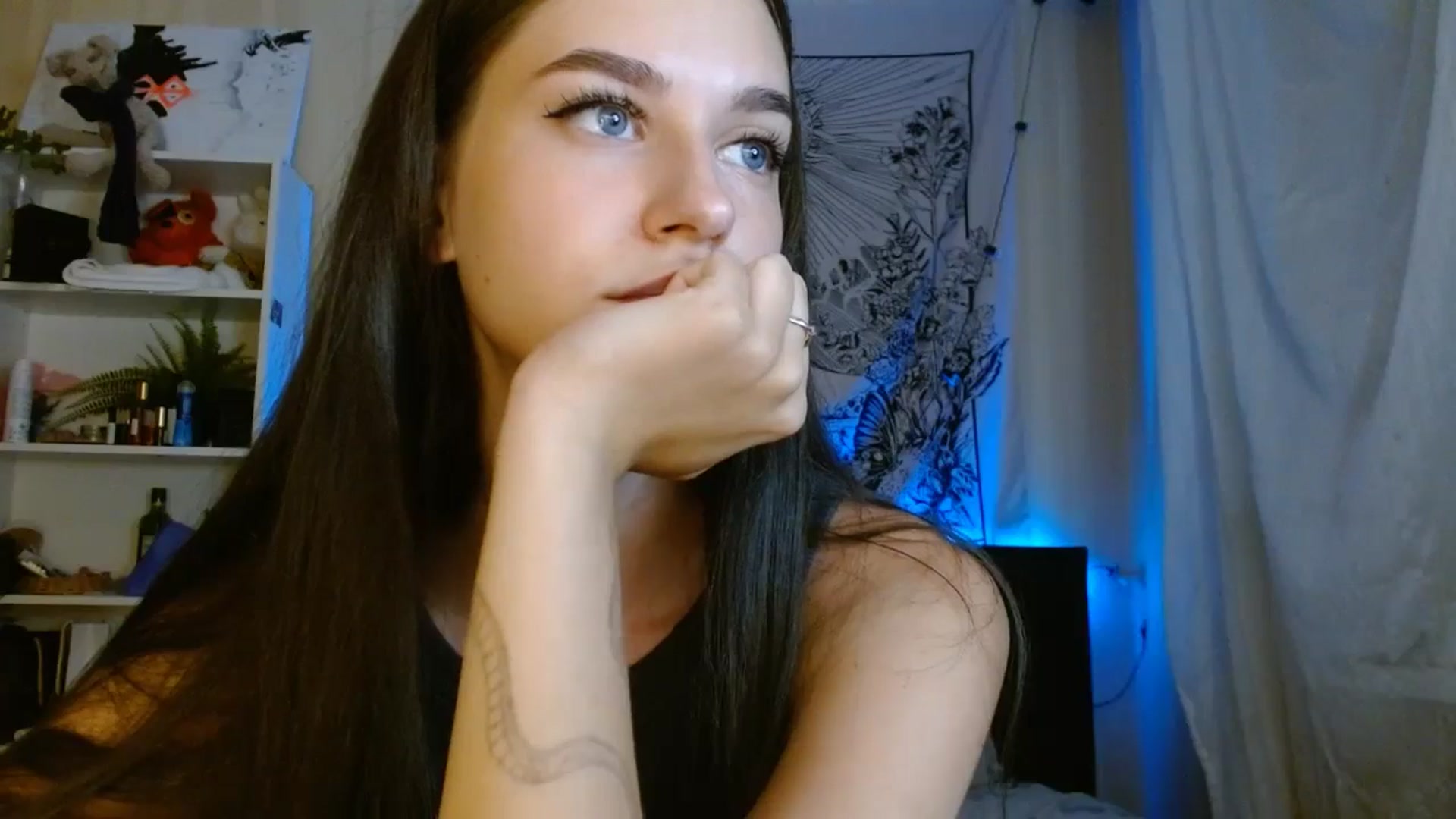 Gallery image thumbnail from ElsieF_'s myfreecams stream on, 08/02/2024, 18:40 image 19 of 20