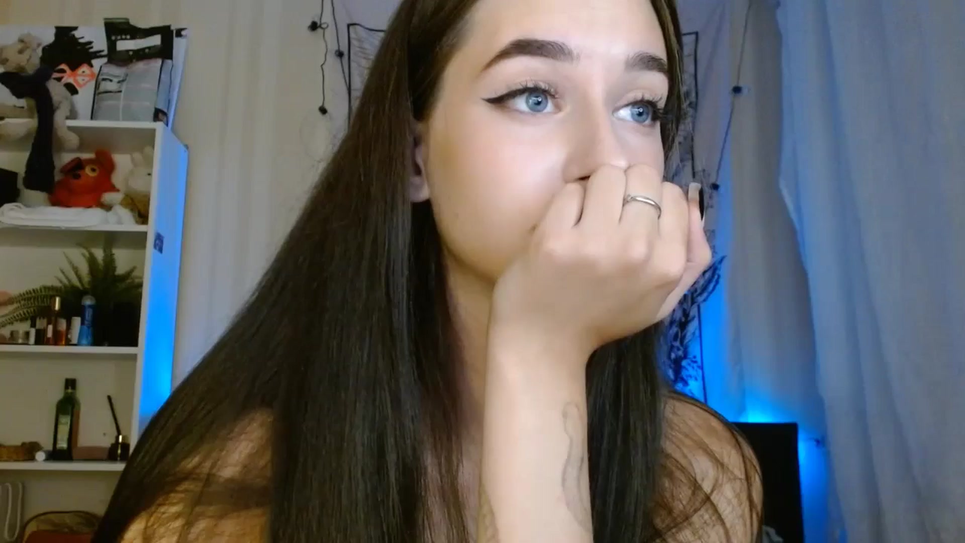 Gallery image thumbnail from ElsieF_'s myfreecams stream on, 08/04/2024, 19:16 image 2 of 20
