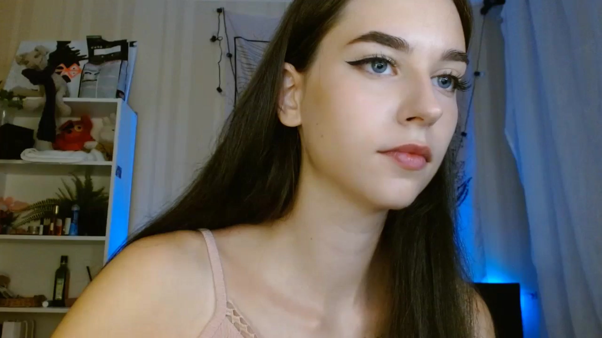 Gallery image thumbnail from ElsieF_'s myfreecams stream on, 08/04/2024, 19:16 image 9 of 20