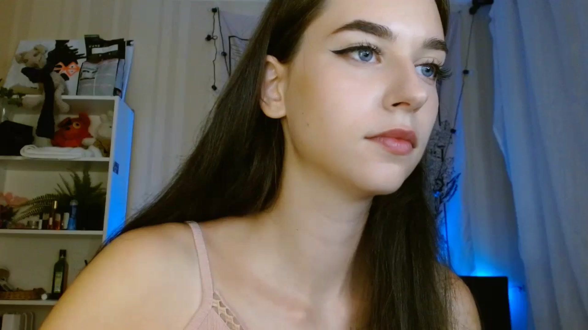 Gallery image thumbnail from ElsieF_'s myfreecams stream on, 08/04/2024, 19:16 image 8 of 20