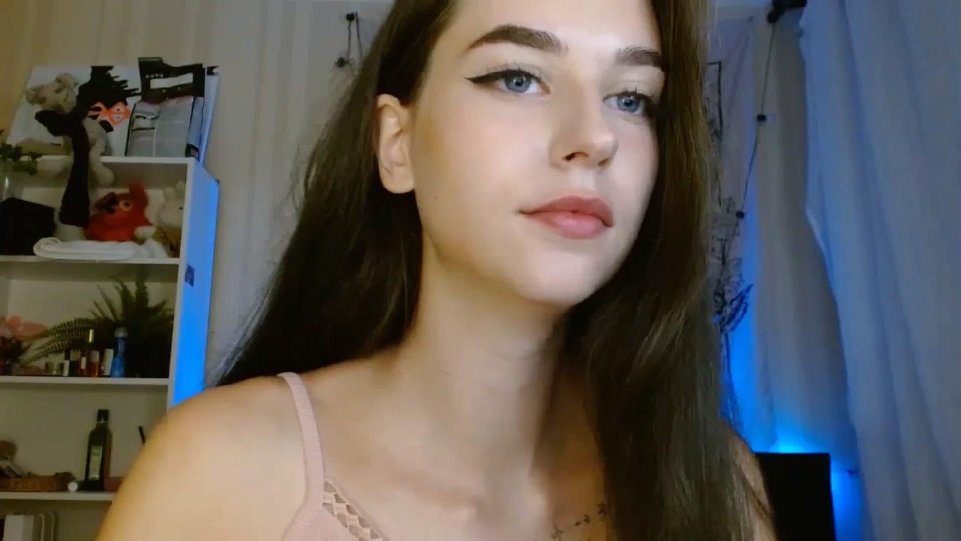 Gallery image thumbnail from ElsieF_'s myfreecams stream on, 08/04/2024, 19:16 image 6 of 20