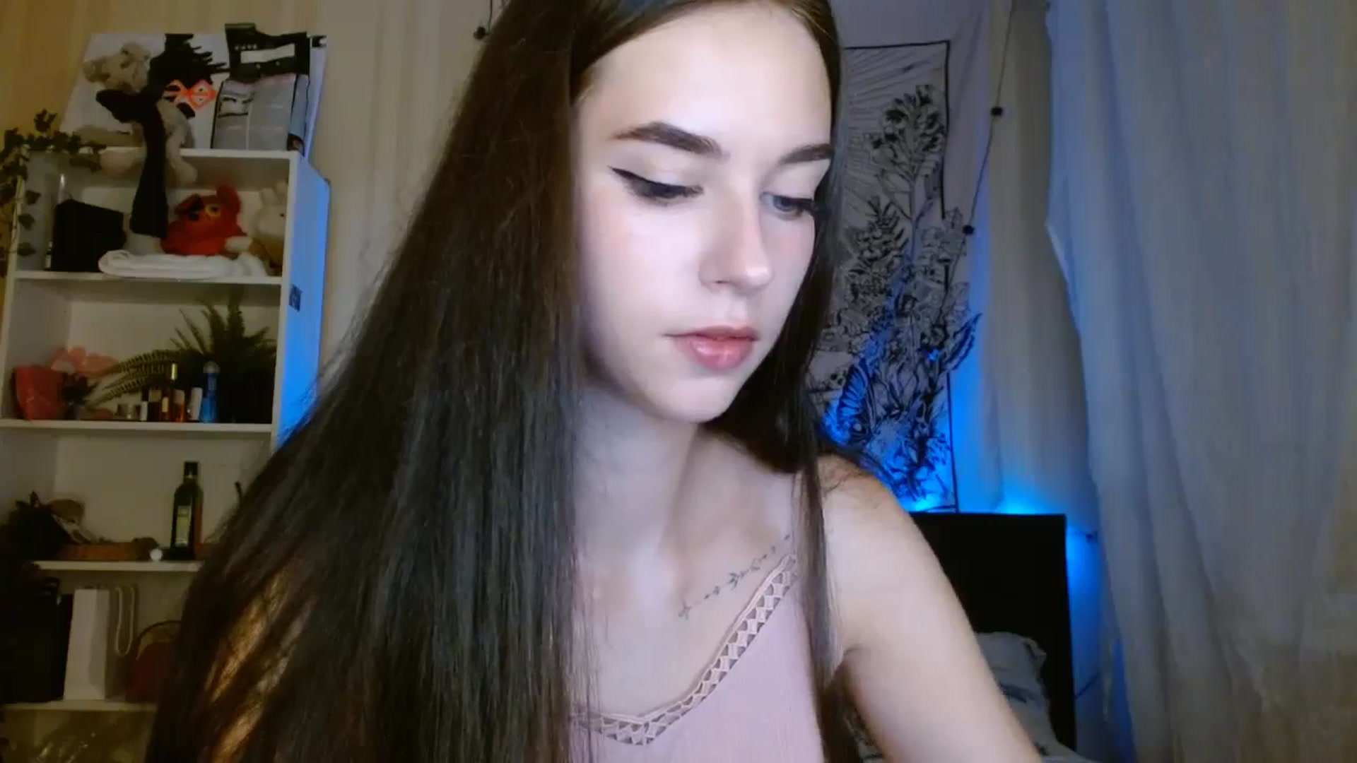 Gallery image thumbnail from ElsieF_'s myfreecams stream on, 08/04/2024, 20:30 image 12 of 20