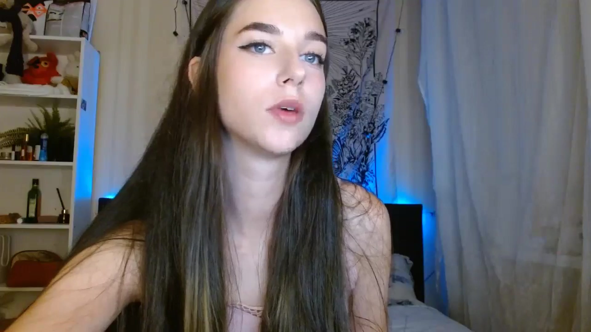 Gallery image thumbnail from ElsieF_'s myfreecams stream on, 08/04/2024, 20:30 image 5 of 20
