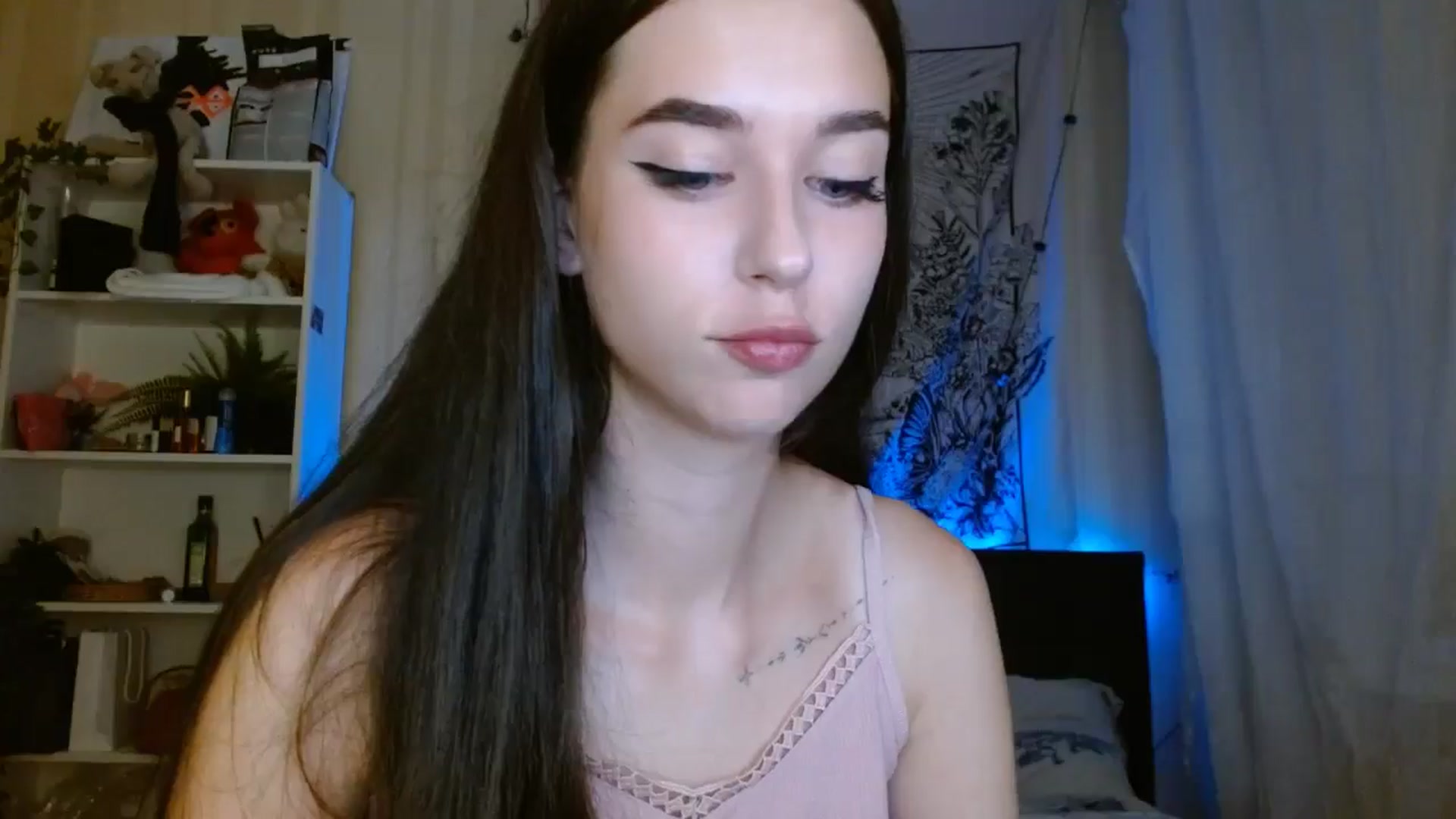Gallery image thumbnail from ElsieF_'s myfreecams stream on, 08/04/2024, 20:30 image 11 of 20