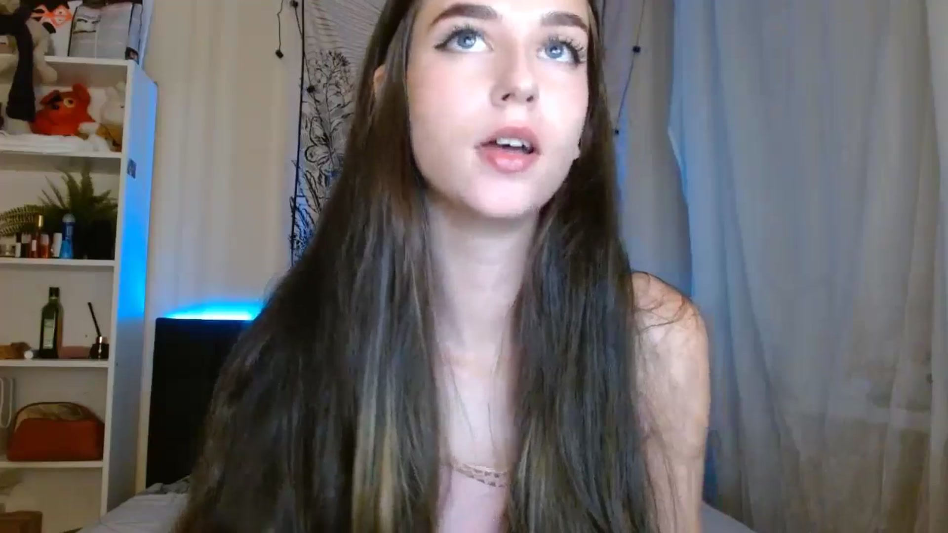 Gallery image thumbnail from ElsieF_'s myfreecams stream on, 08/04/2024, 20:30 image 6 of 20