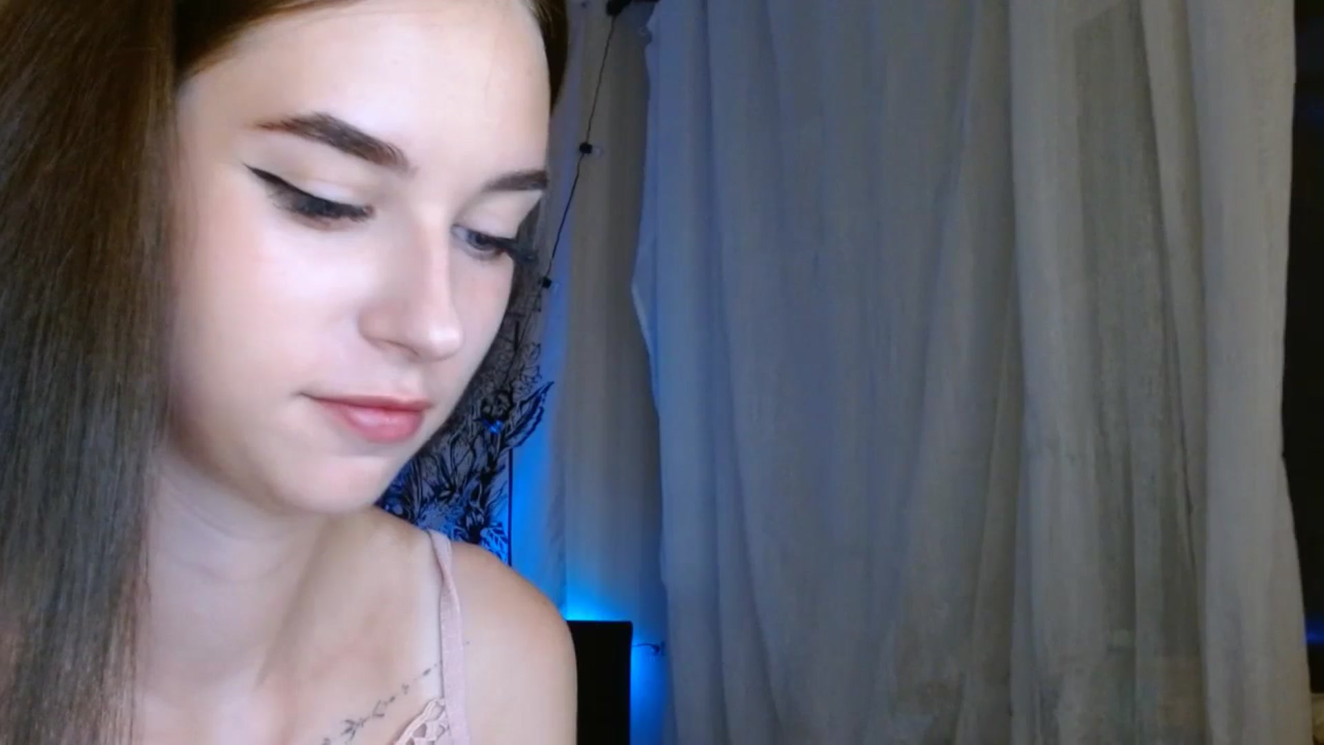Gallery image thumbnail from ElsieF_'s myfreecams stream on, 08/04/2024, 21:20 image 13 of 20