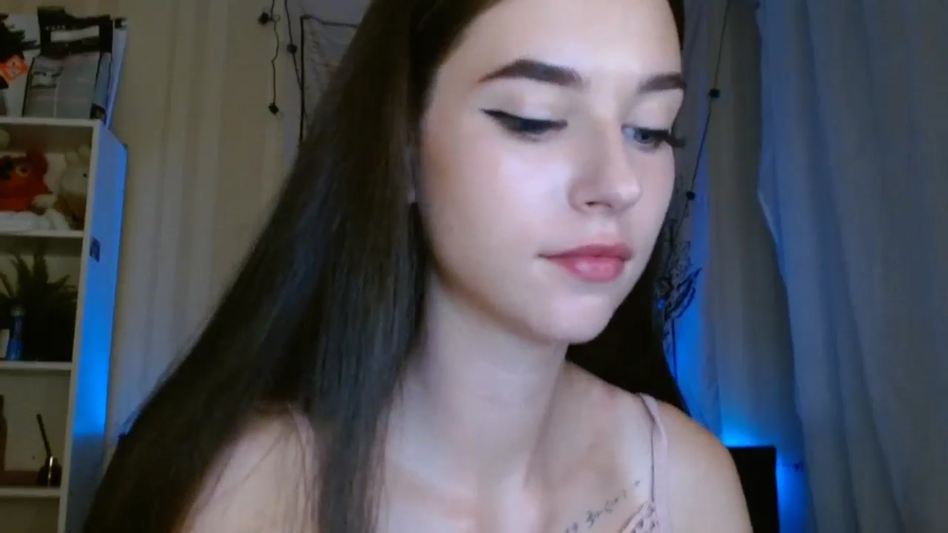 Gallery image thumbnail from ElsieF_'s myfreecams stream on, 08/04/2024, 21:20 image 19 of 20