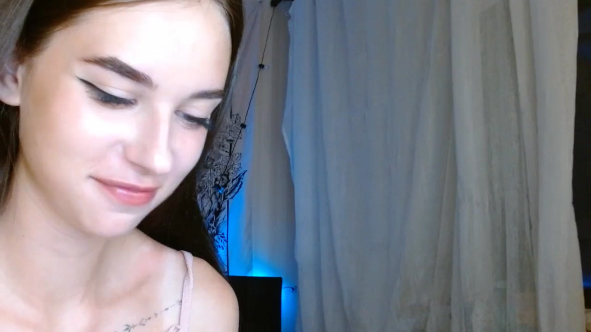 Gallery image thumbnail from ElsieF_'s myfreecams stream on, 08/04/2024, 21:20 image 14 of 20