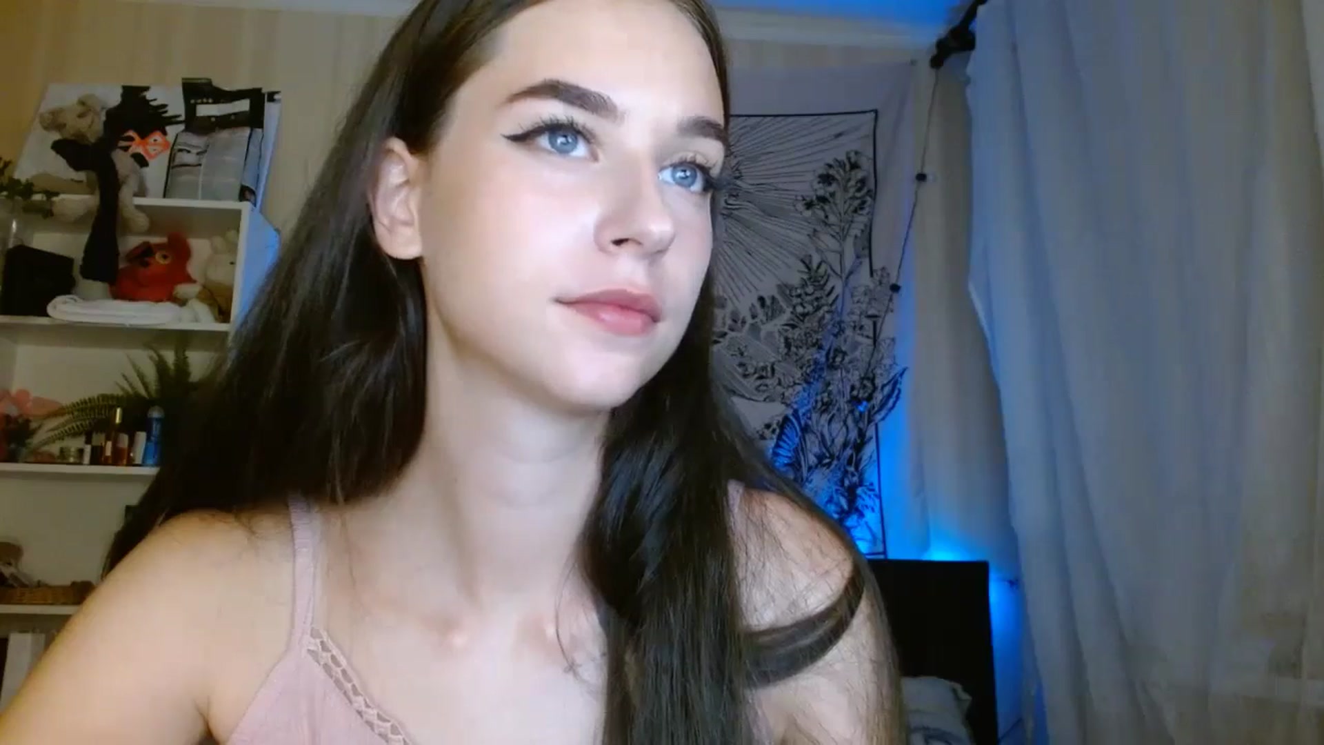 Gallery image thumbnail from ElsieF_'s myfreecams stream on, 08/04/2024, 21:41 image 3 of 20